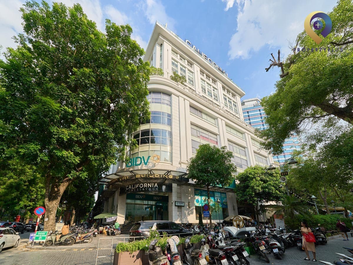 Góc nhìn khác của tòa nhà Capital Building 41 Hai Bà Trưng với cảnh quan xung quanh